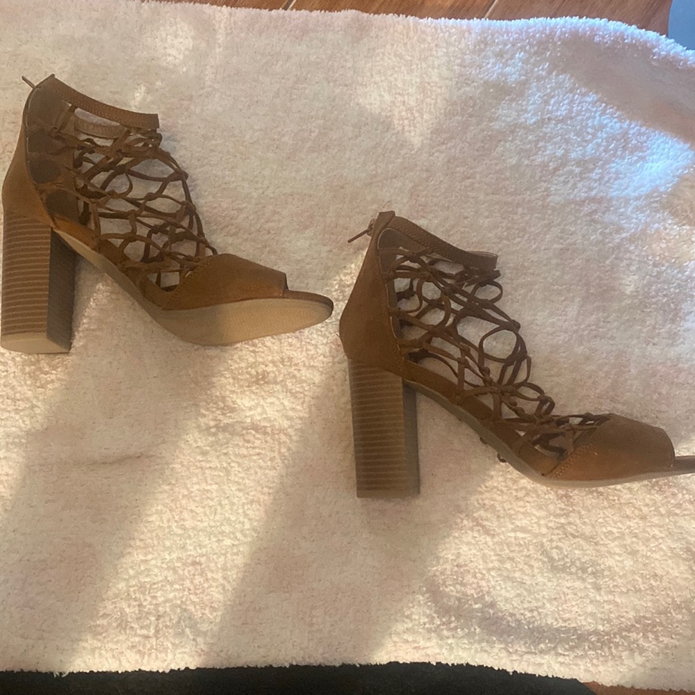 NY&C block heel with netted front and zippered back